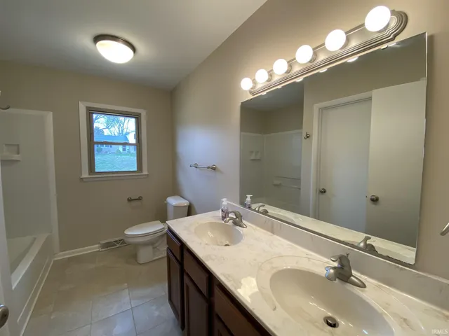 $2,400 | 1100 East Prairie Drive, Bloomington, IN 47408