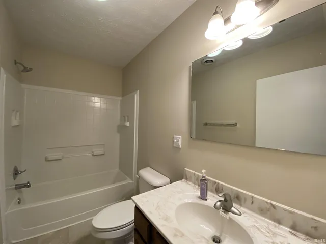 $2,400 | 1100 East Prairie Drive, Bloomington, IN 47408