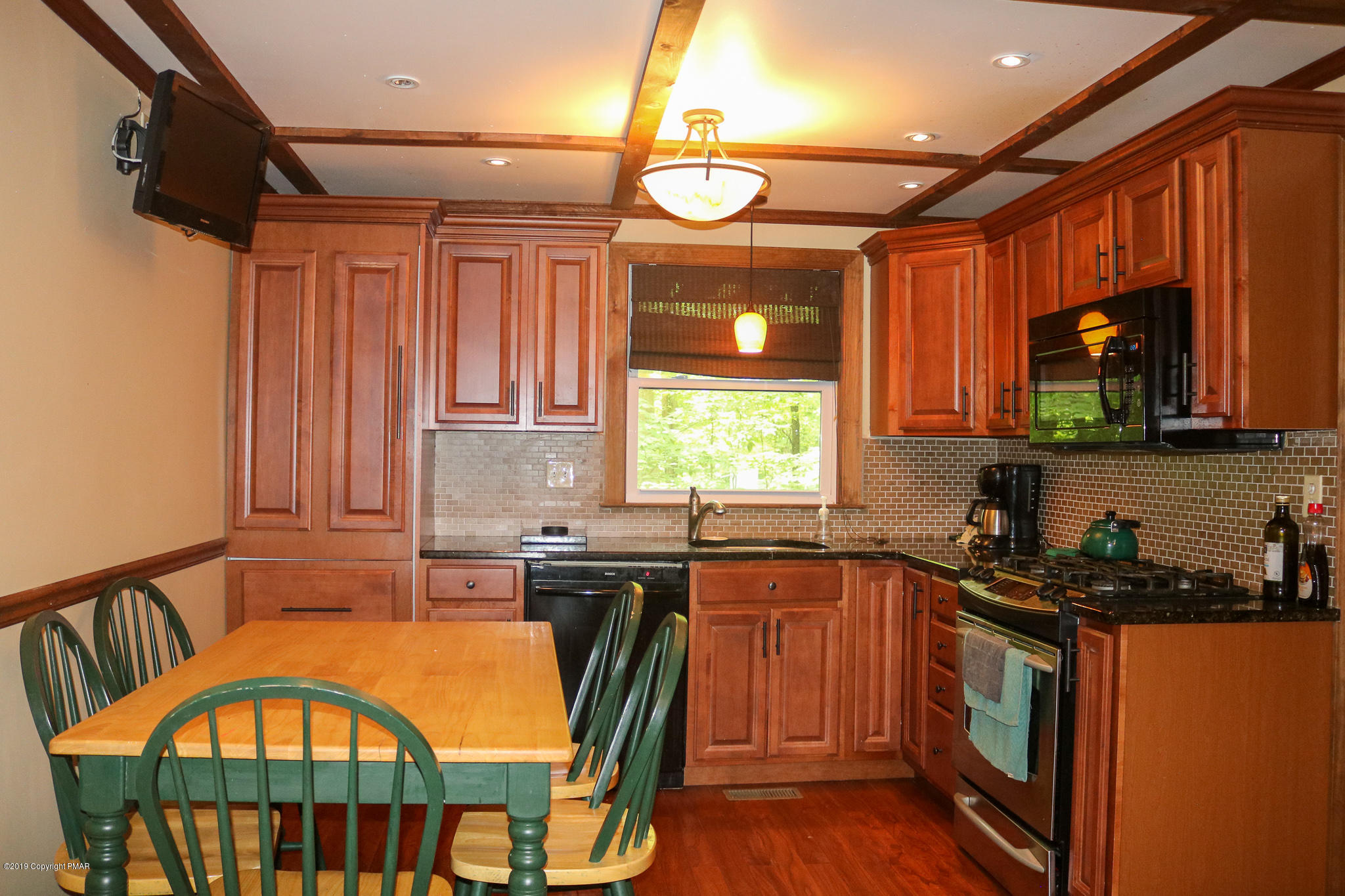 1258 Ranger Trail Pocono Lake, PA 18347 - Photo 31 of 44 dining area/kitchen