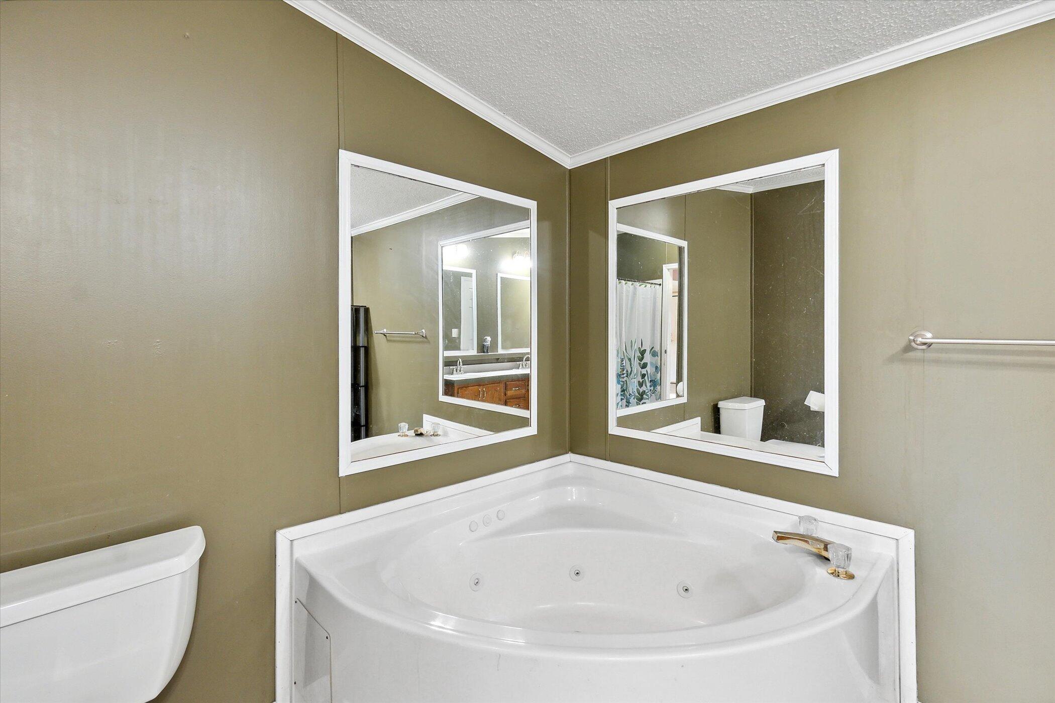 5910 Rogers Road Parma, MI 49269 - Photo 17 of 32 25-5910-Rogers-Rd-Parma-MI-49269-WindowS