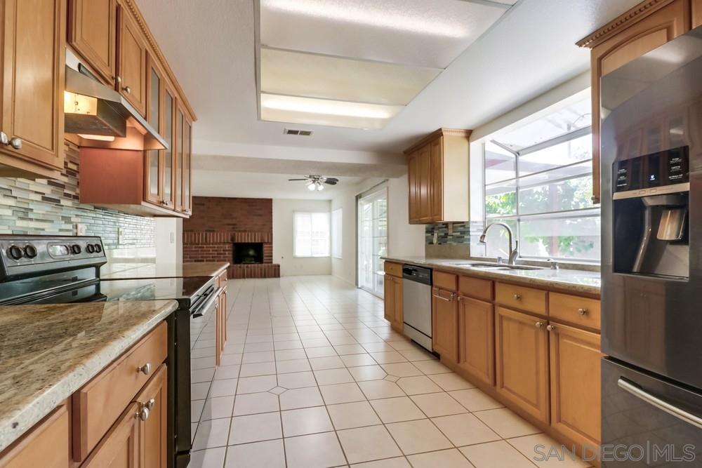 9550 Mavin Drive Santee, CA 92071 - Photo 8 of 25