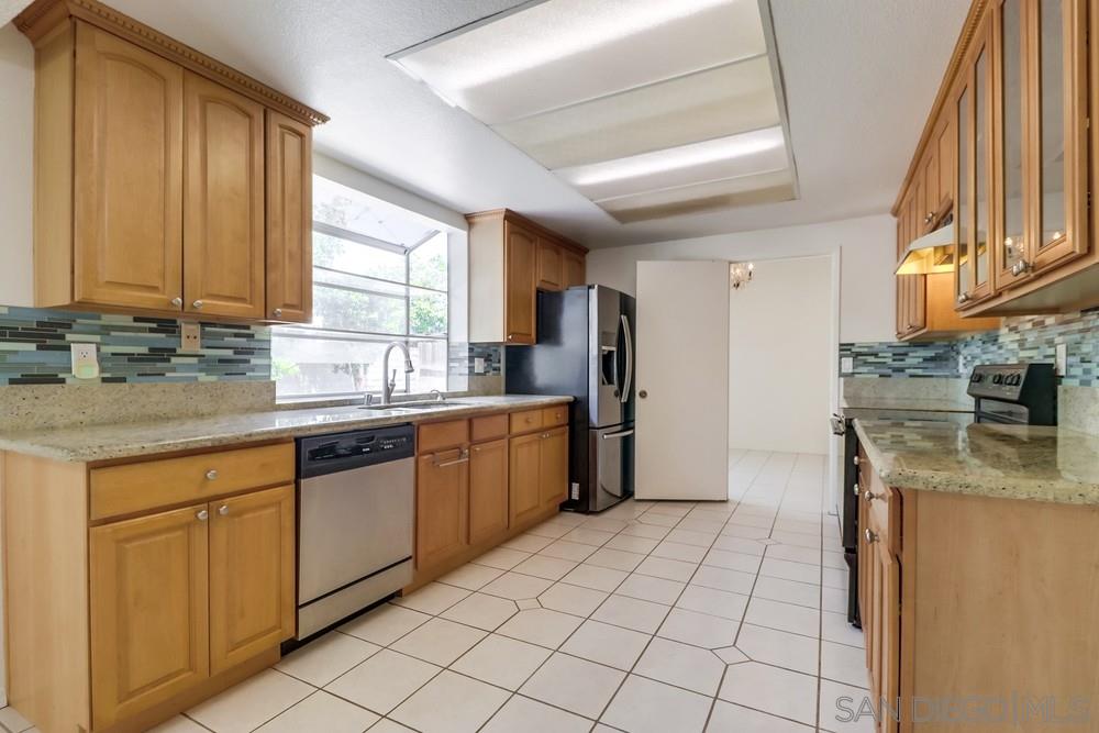 9550 Mavin Drive Santee, CA 92071 - Photo 9 of 25