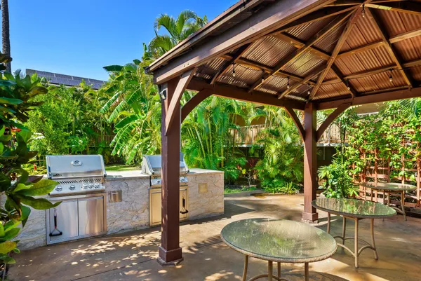 a view of a yard with a fountain