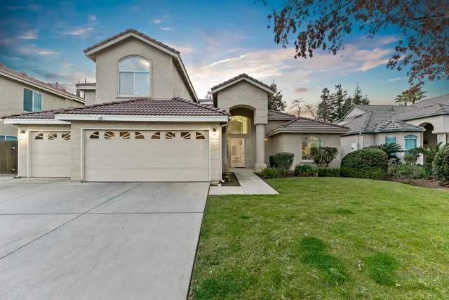 a view of house with garden and entryway