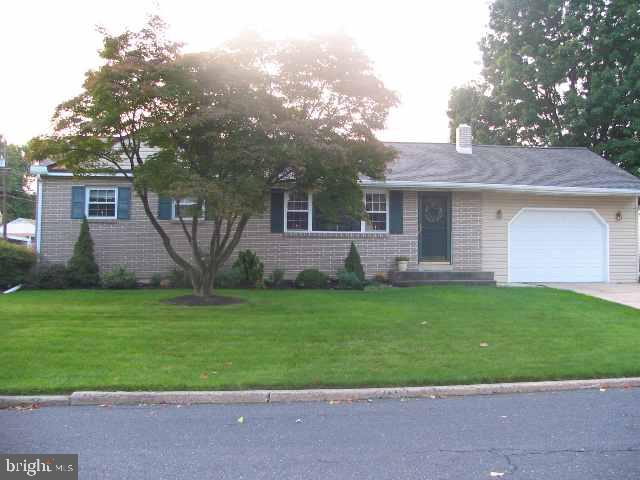 15 Jeffrey Road Mechanicsburg, PA 17050 - Photo 1 of 10