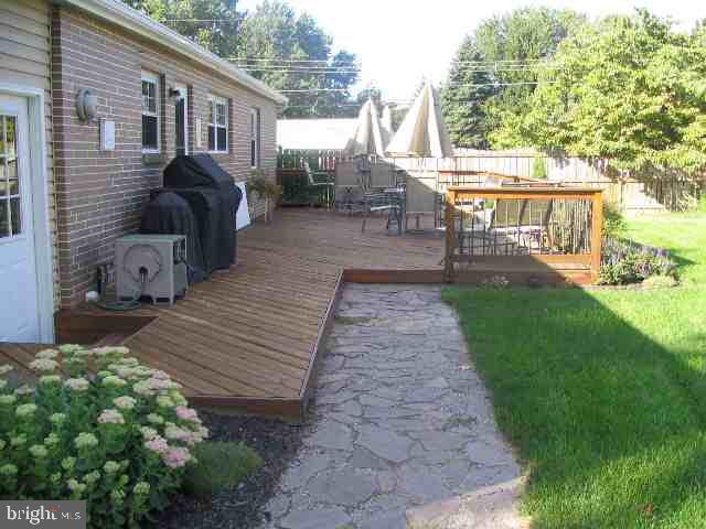 15 Jeffrey Road Mechanicsburg, PA 17050 - Photo 2 of 10