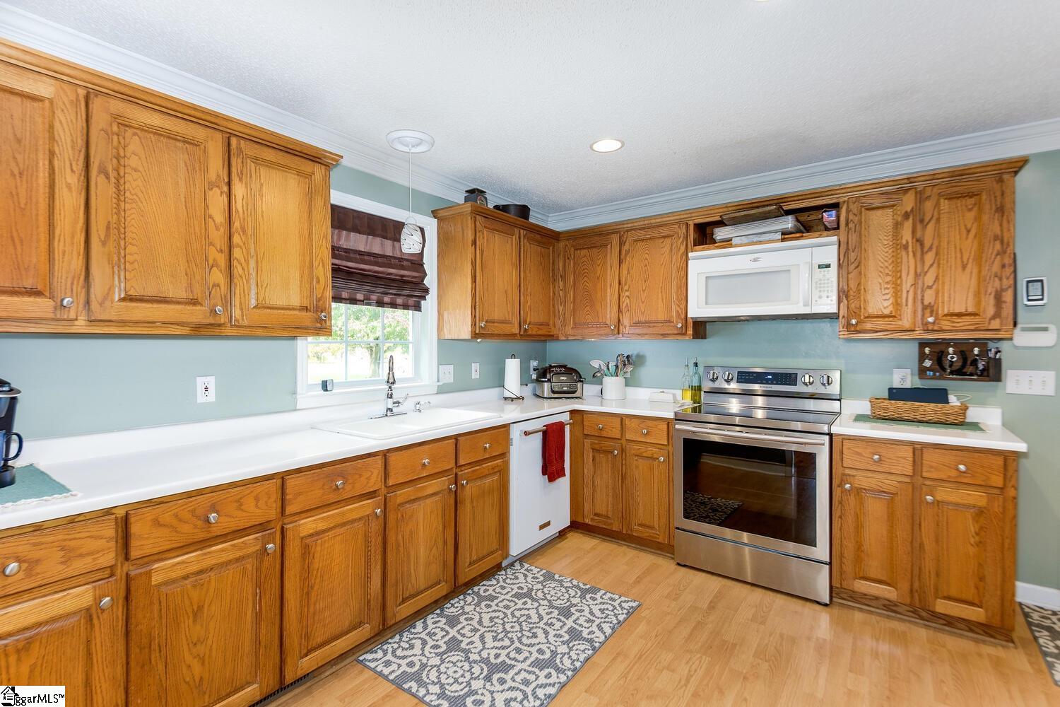 115 North Silver Ridge Drive Greer, SC 29651 - Photo 11 of 33 Gallery Image 11