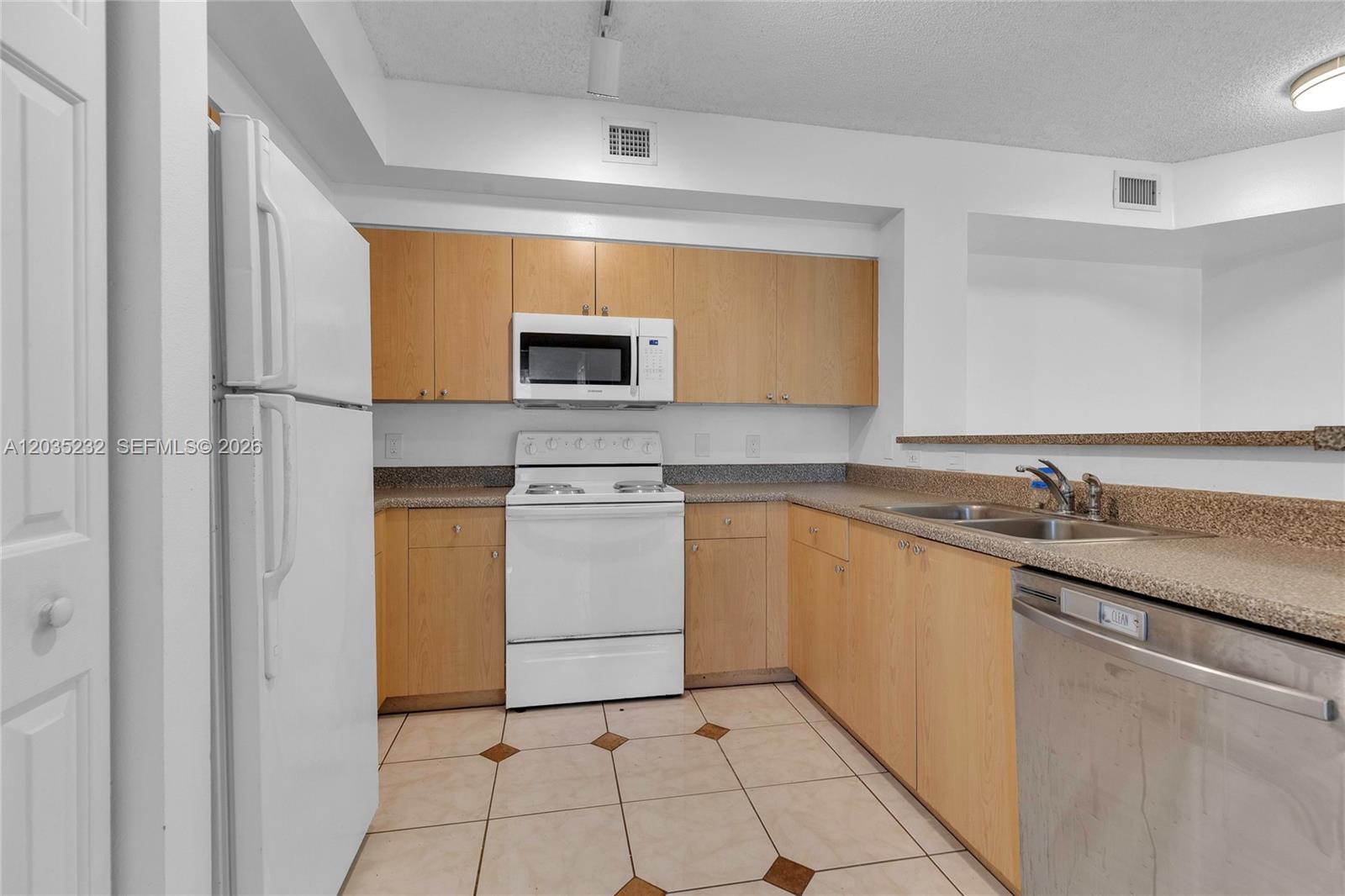 8000 North Nob Hill Road, Unit 106 Tamarac, FL 33321 - Photo 5 of 30