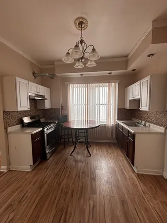 $1,300 | 2701 West 18th Street, Unit 2F, Chicago, IL 60608