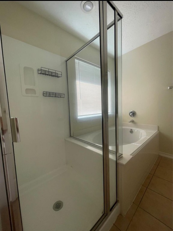 13064 Peppergate Lane Houston, TX 77044 - Photo 12 of 18 a bathroom with a bathtub