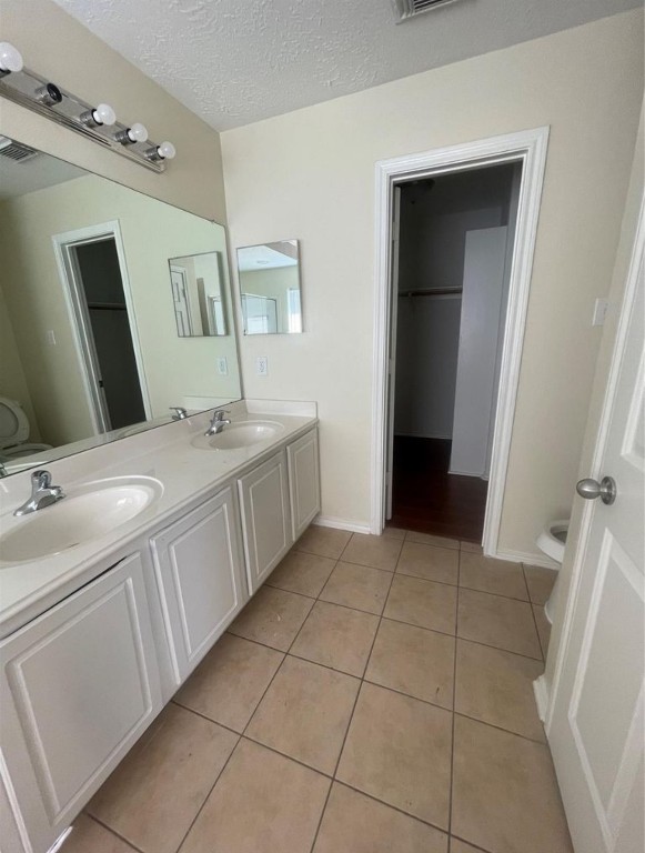 13064 Peppergate Lane Houston, TX 77044 - Photo 17 of 18 a bathroom with a double vanity sink and mirror