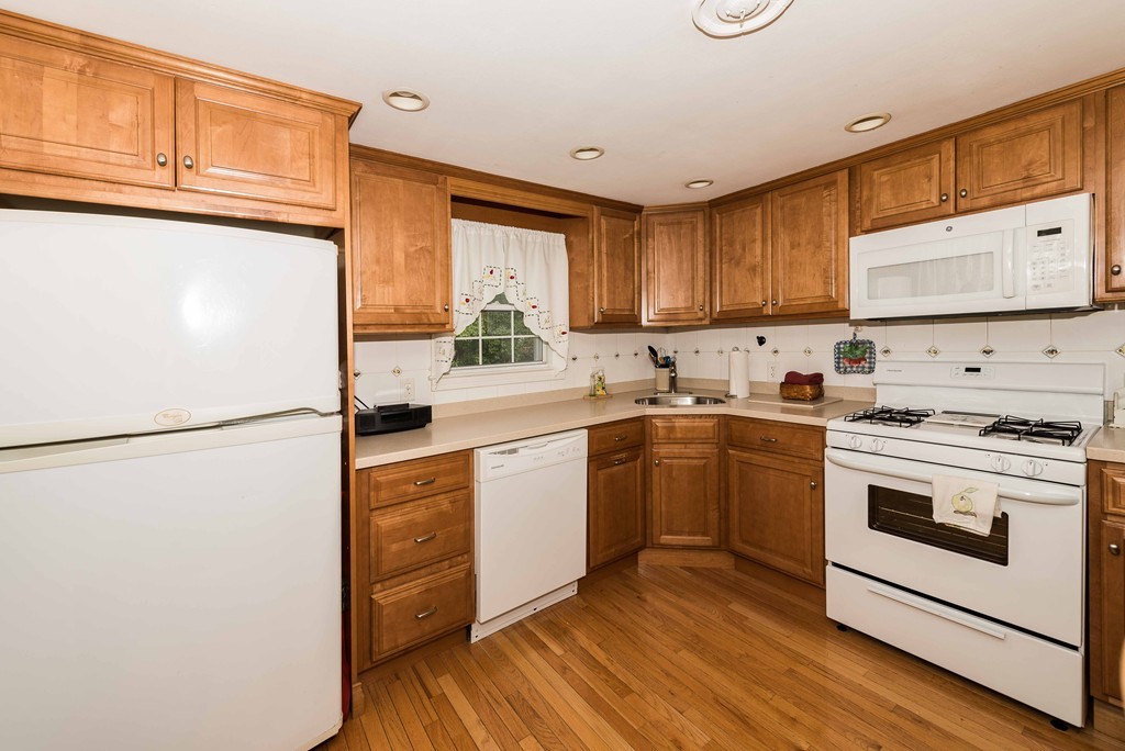 150 Rinaldo Road Weymouth, MA 02191 - Photo 6 of 12