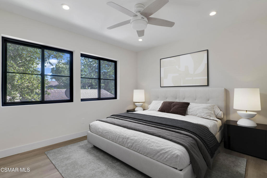 3190 Los Robles Road, Unit B Thousand Oaks, CA 91362 - Photo 13 of 21 a bedroom with a large bed and a window
