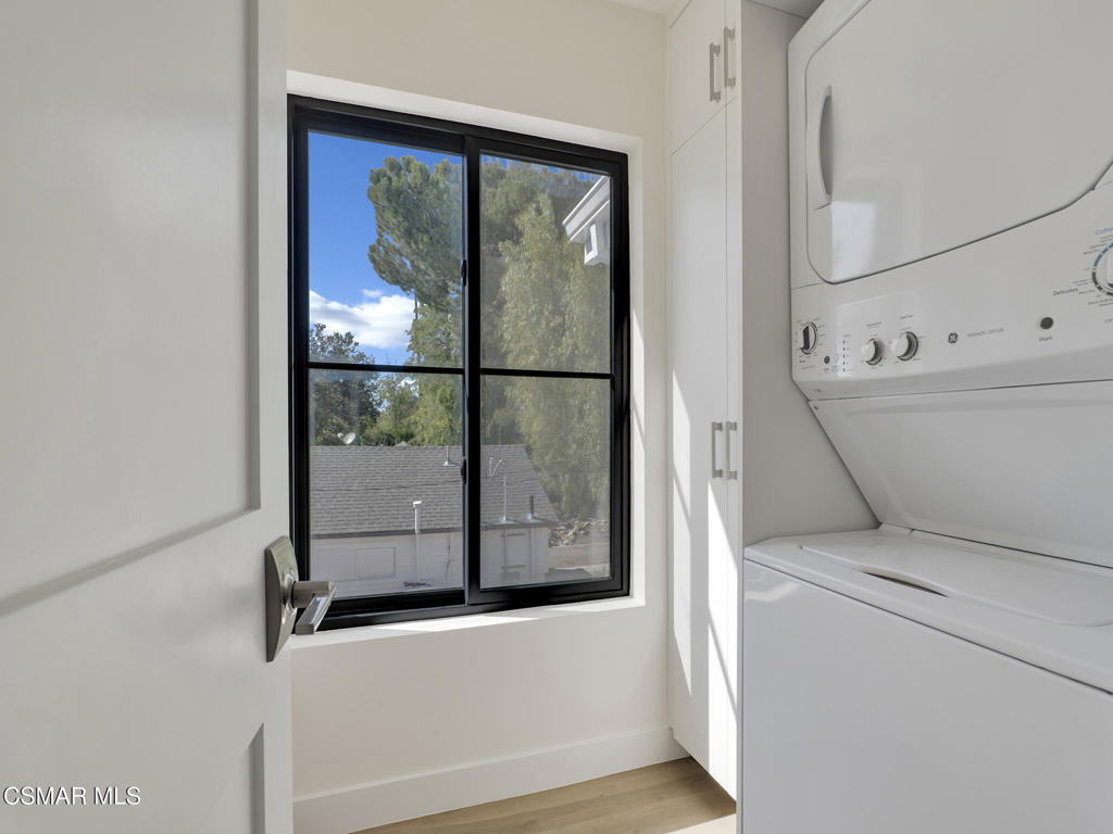 3190 Los Robles Road, Unit B Thousand Oaks, CA 91362 - Photo 17 of 21 a view of washer and dryer