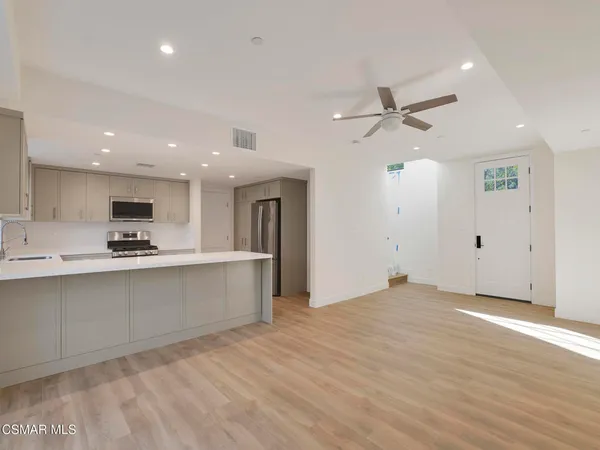 $4,300 | 3190 Los Robles Road, Unit B, Thousand Oaks, CA 91362