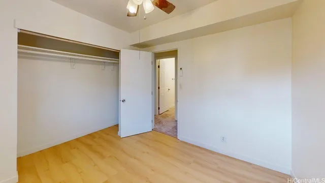 a view of empty room with a ceiling fan