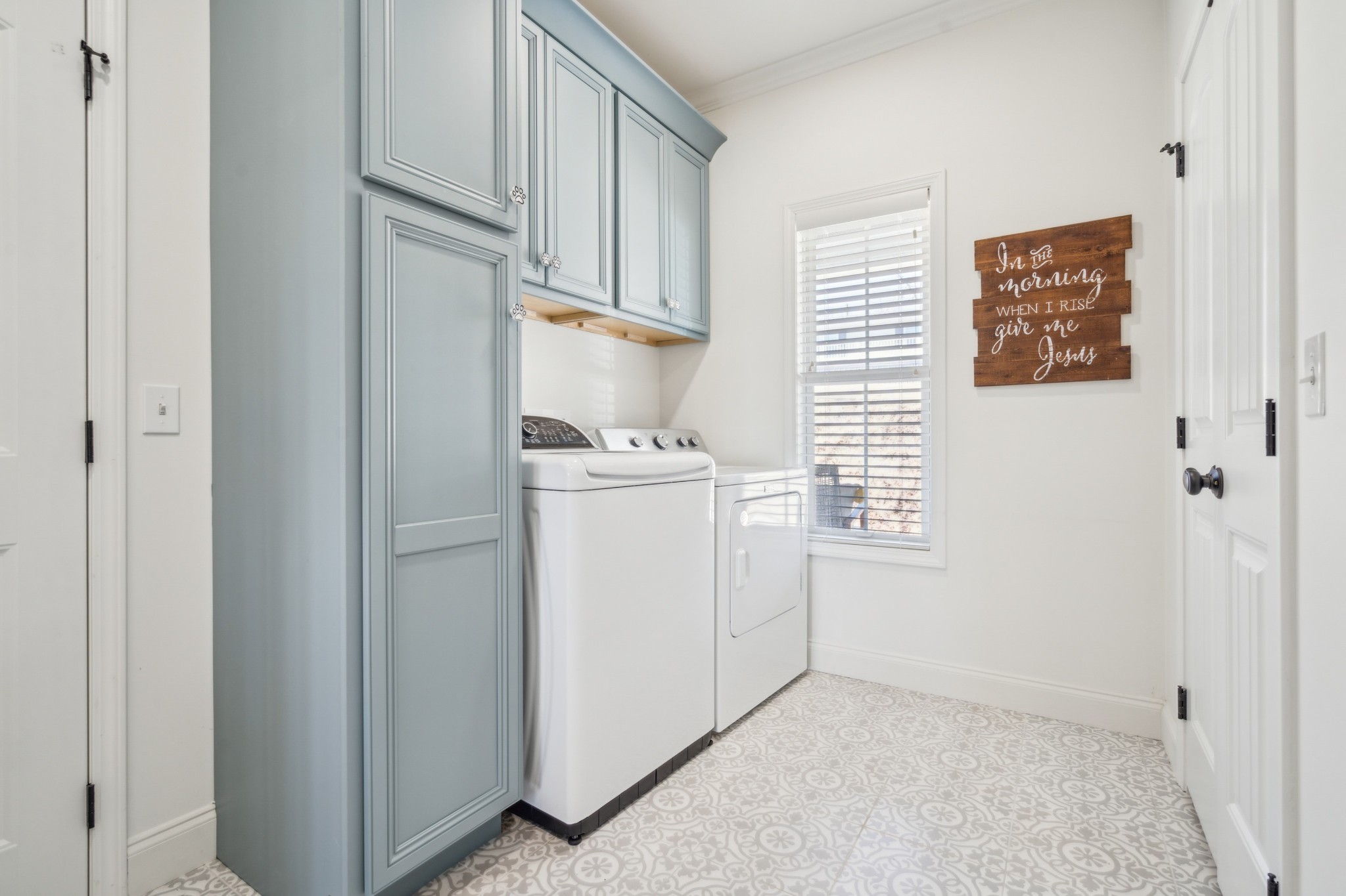 15 Barbara Road Buchanan, TN 38222 - Photo 26 of 35 a utility room with cabinets washer and dryer