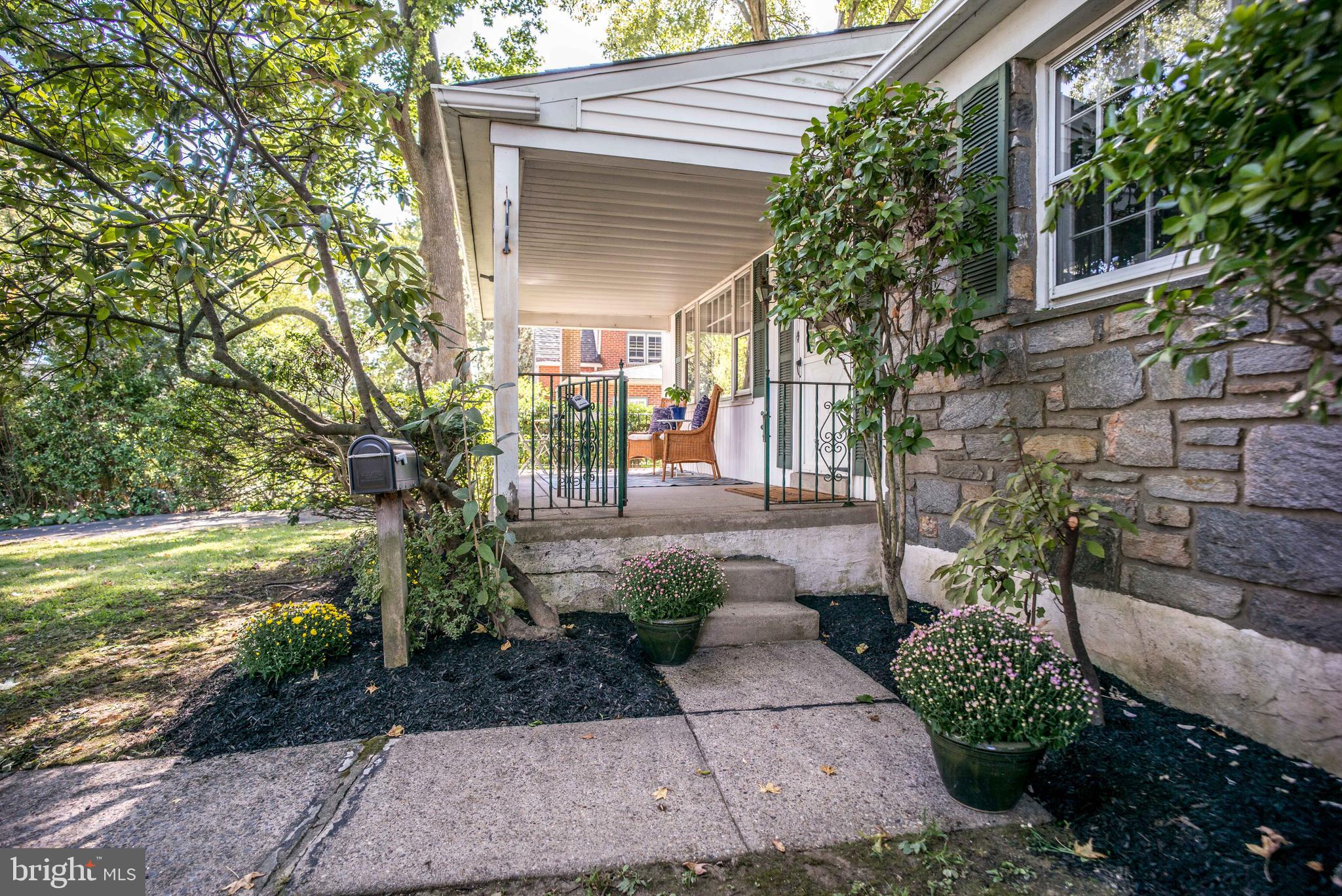 174 Rambling Way Springfield, PA 19064 - Photo 4 of 36 Front porch