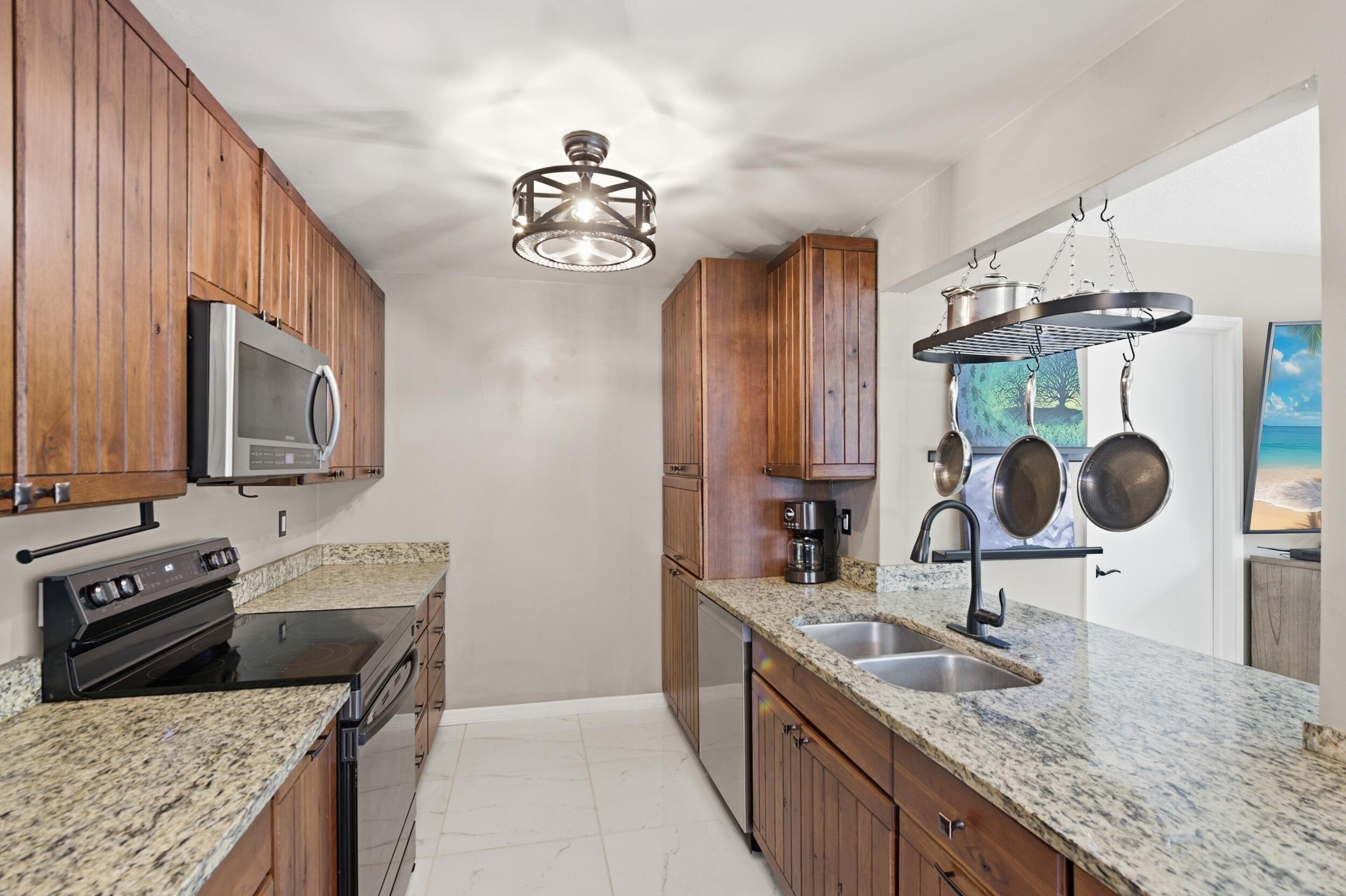 316 Riverdale Road Palm Springs, FL 33461 - Photo 11 of 35 Kitchen