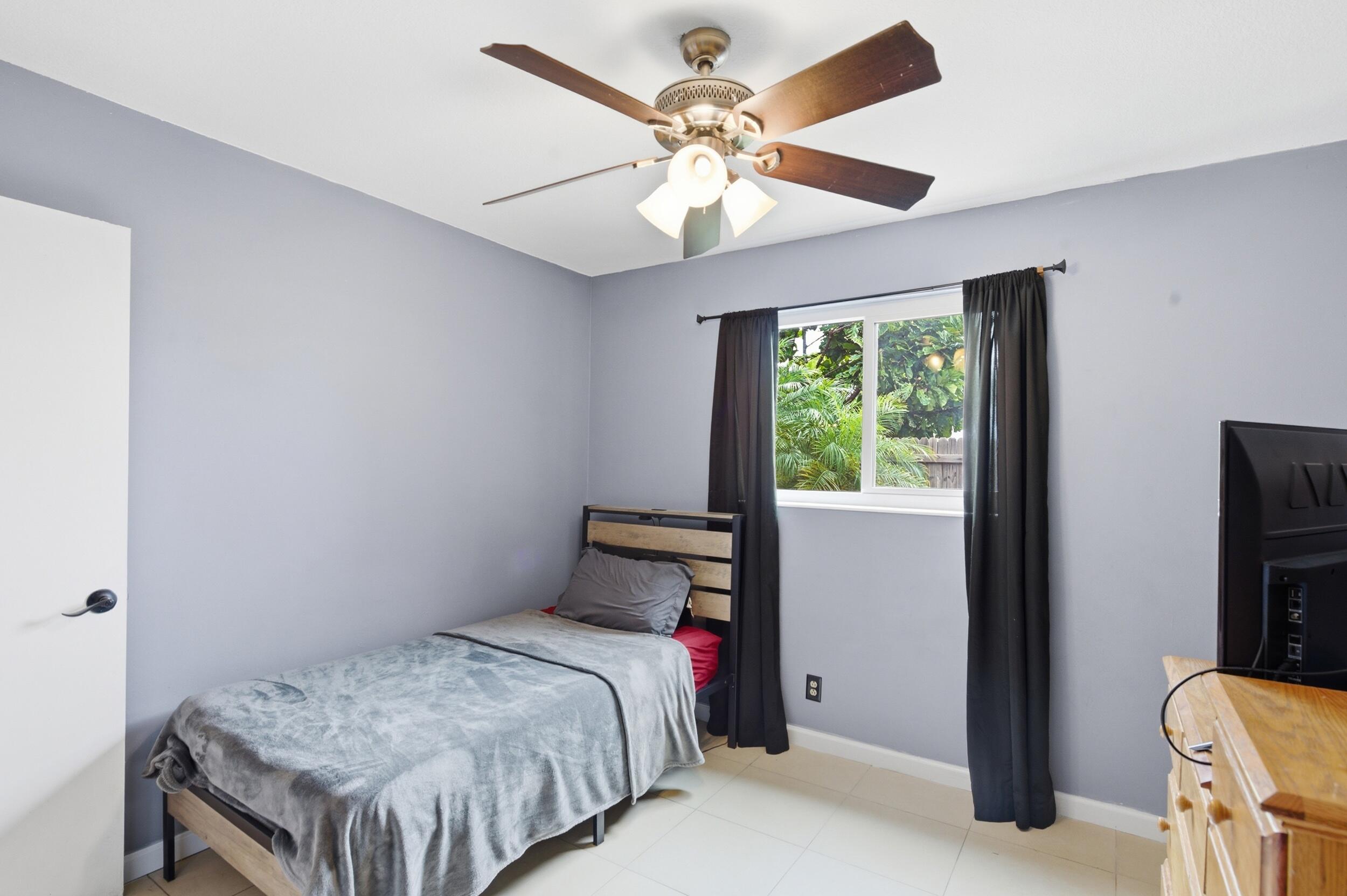 316 Riverdale Road Palm Springs, FL 33461 - Photo 20 of 35 Bedroom