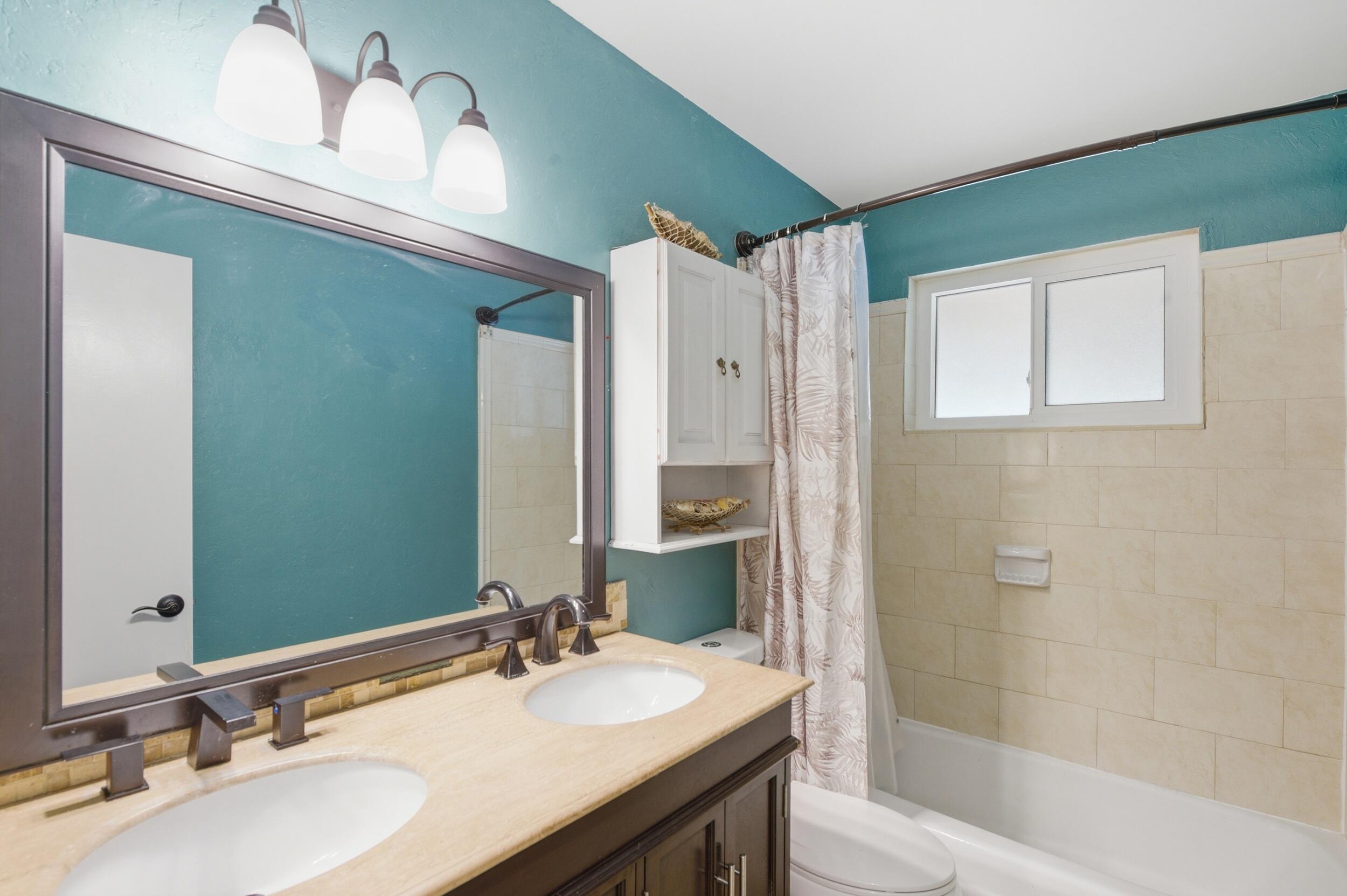316 Riverdale Road Palm Springs, FL 33461 - Photo 23 of 35 Bathroom