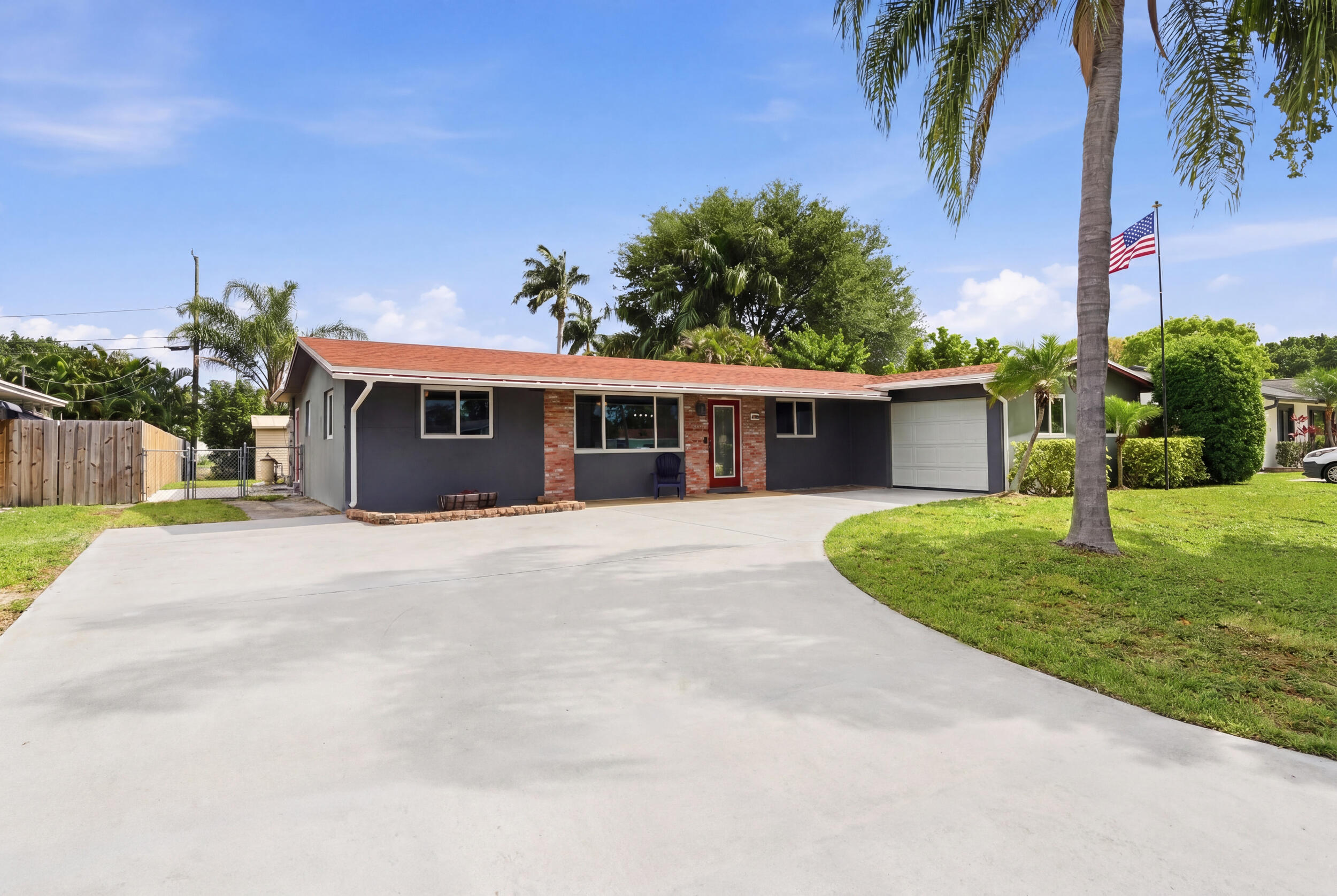 316 Riverdale Road Palm Springs, FL 33461 - Photo 4 of 35 Front of the home