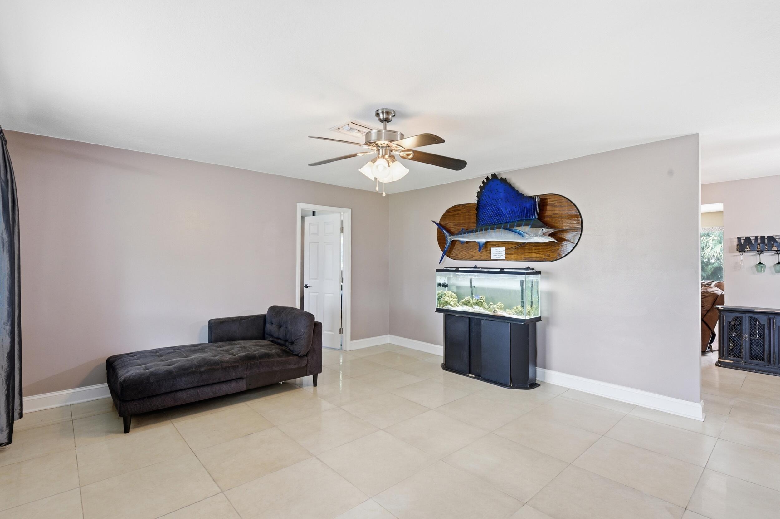 316 Riverdale Road Palm Springs, FL 33461 - Photo 6 of 35 Sitting room