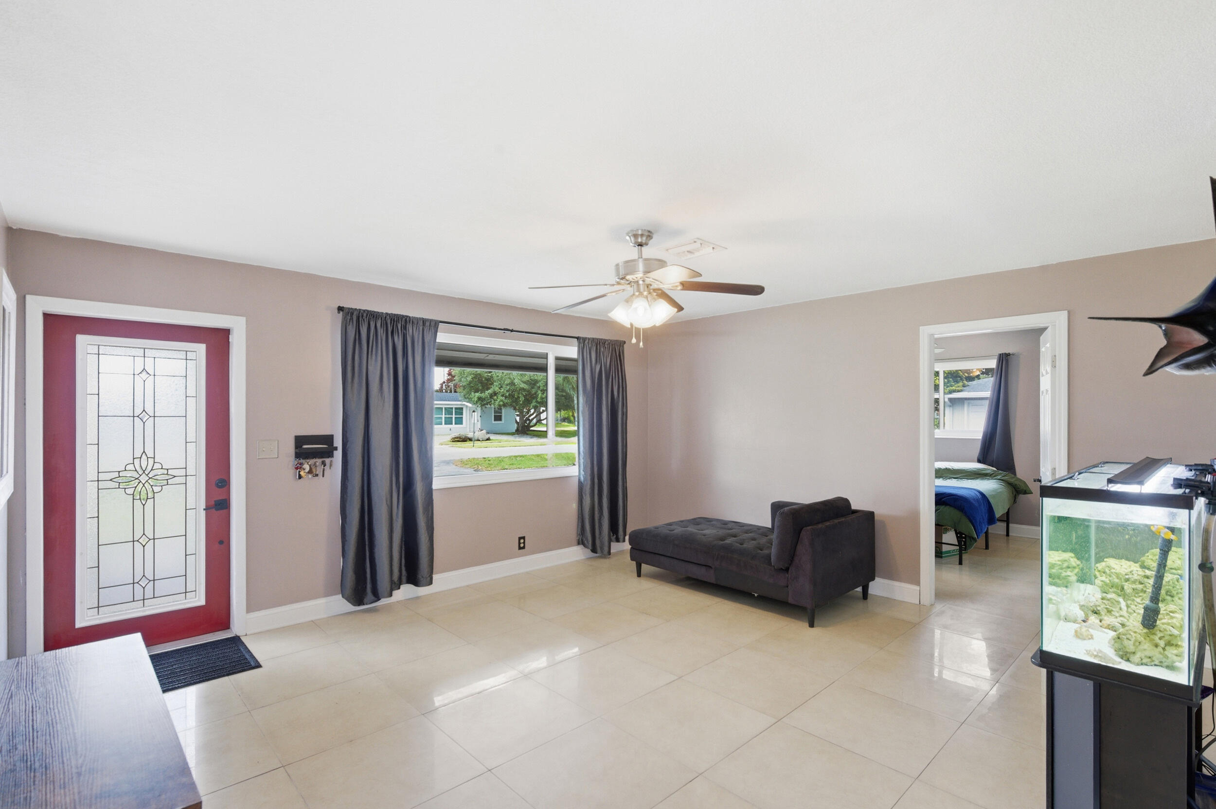 316 Riverdale Road Palm Springs, FL 33461 - Photo 7 of 35 Sitting room