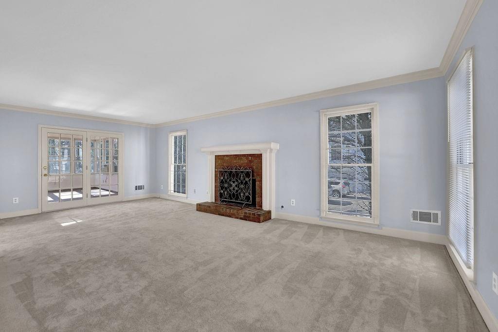 300 Farm Track Roswell, GA 30075 - Photo 5 of 41