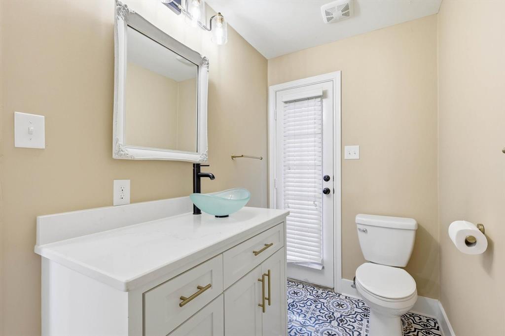 243 South King Road Heath, TX 75126 - Photo 21 of 40 a bathroom with a sink a toilet and a mirror