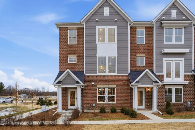 $636,954 | 205 Steeple Bush Lane, Unit 10444, Schaumburg, IL 60193