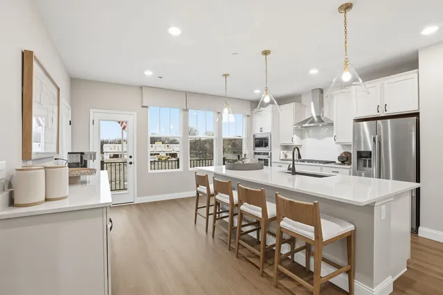 $636,954 | 205 Steeple Bush Lane, Unit 10444, Schaumburg, IL 60193