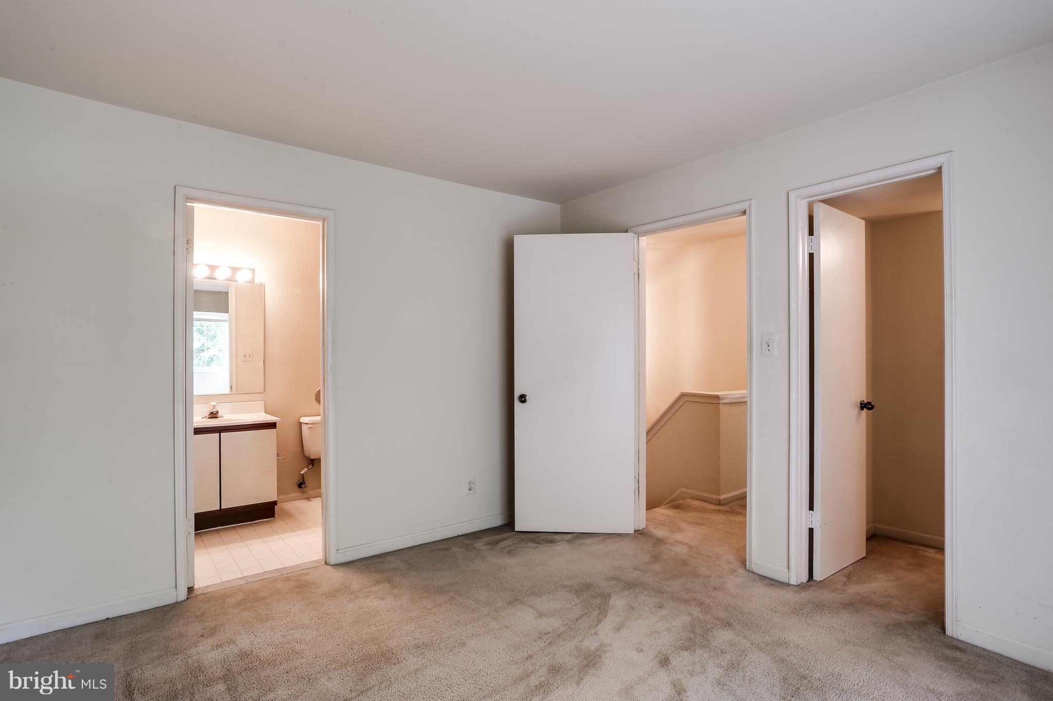 4954 Columbia Road, Unit 55 Columbia, MD 21044 - Photo 16 of 27 Bedroom with en-suite bath & walk-in closet