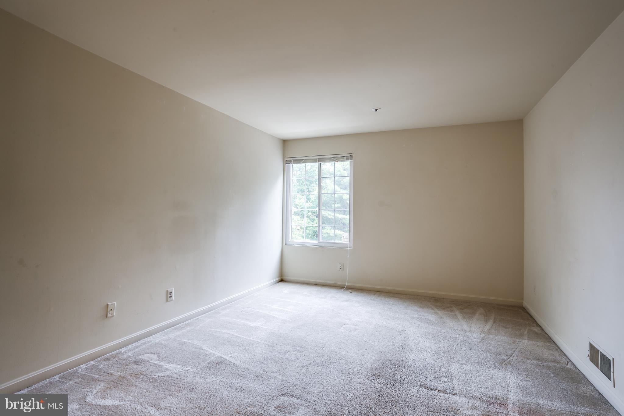 4954 Columbia Road, Unit 55 Columbia, MD 21044 - Photo 20 of 27 Large second Bedroom