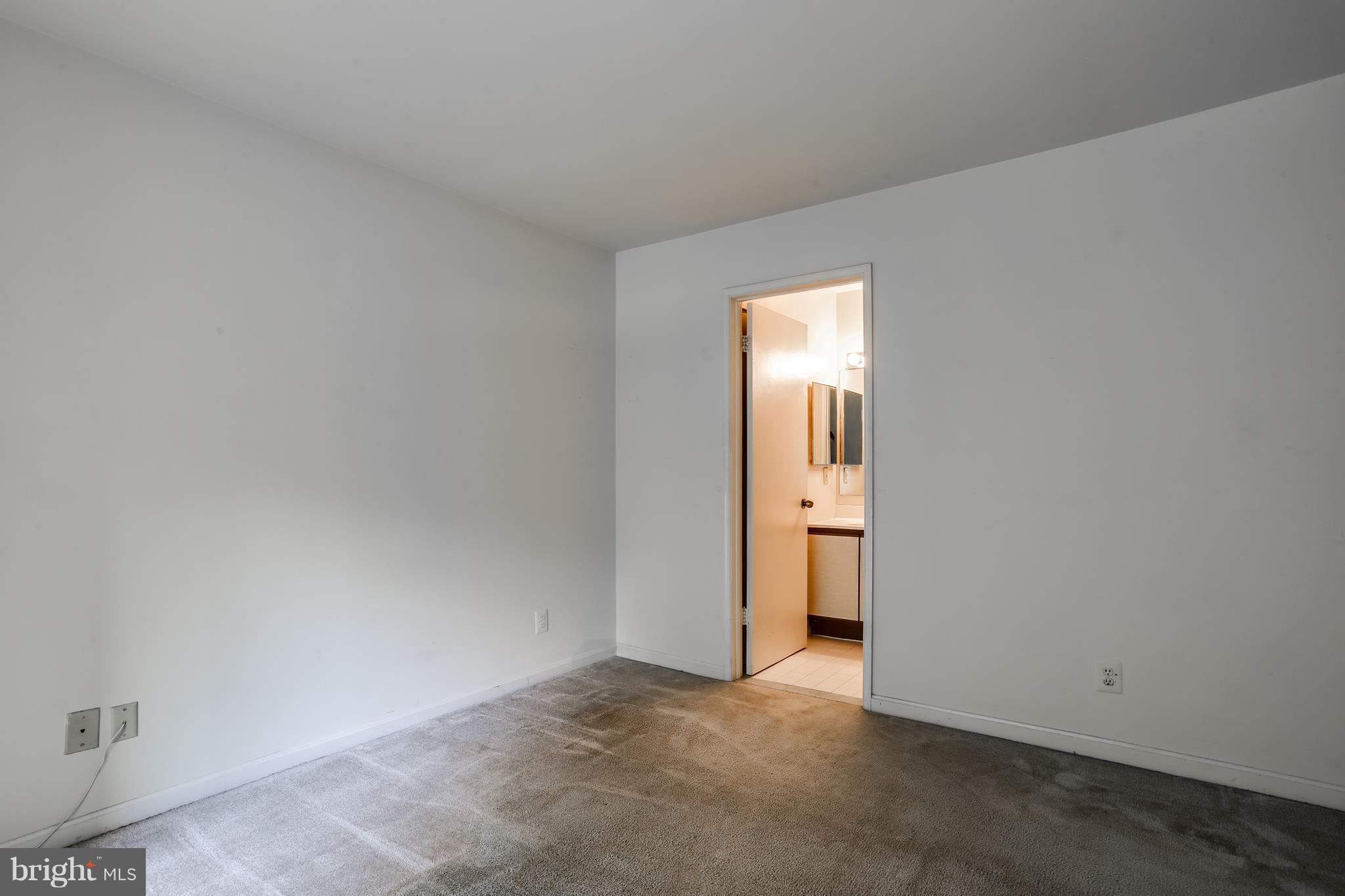 4954 Columbia Road, Unit 55 Columbia, MD 21044 - Photo 21 of 27 Bedroom with en-suite bath & walk-in closet