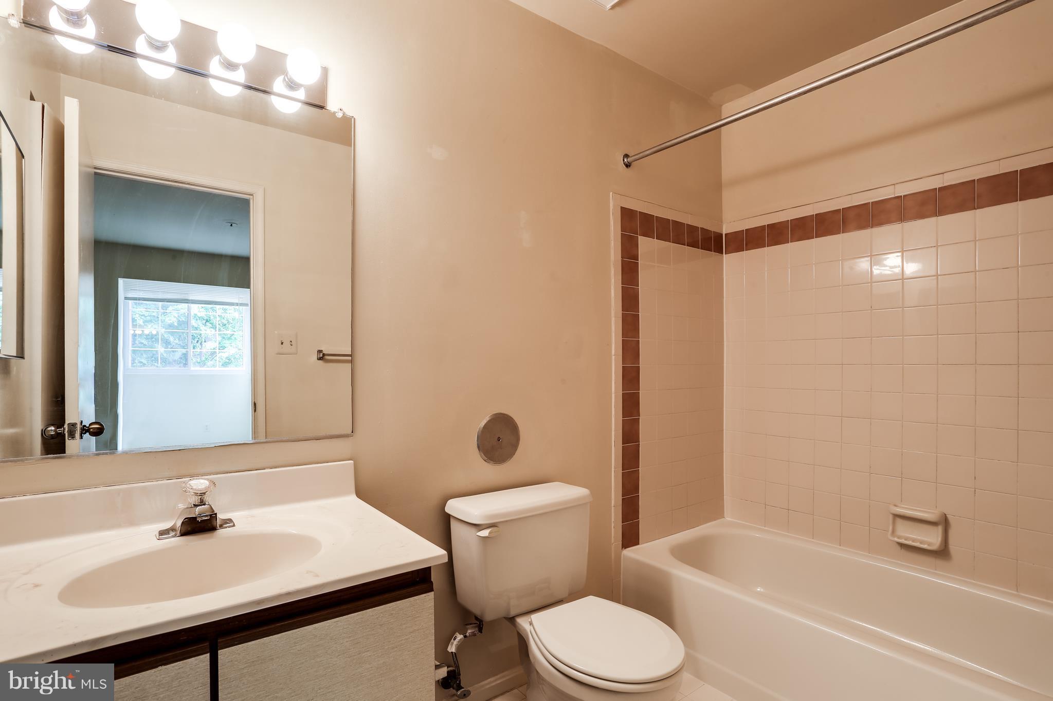 4954 Columbia Road, Unit 55 Columbia, MD 21044 - Photo 22 of 27 Bath for 2nd bedroom