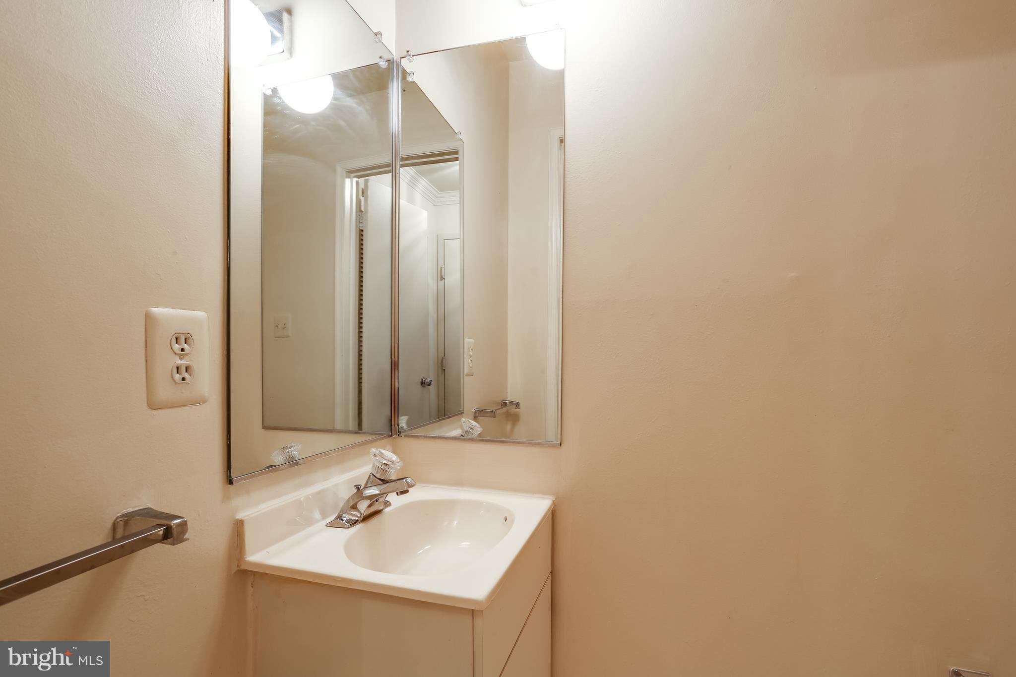 4954 Columbia Road, Unit 55 Columbia, MD 21044 - Photo 23 of 27 Half Bath on main level