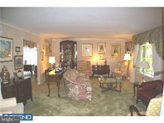 413 Deaver Road Wyncote, PA 19095 - Photo 3 of 10 Living Room