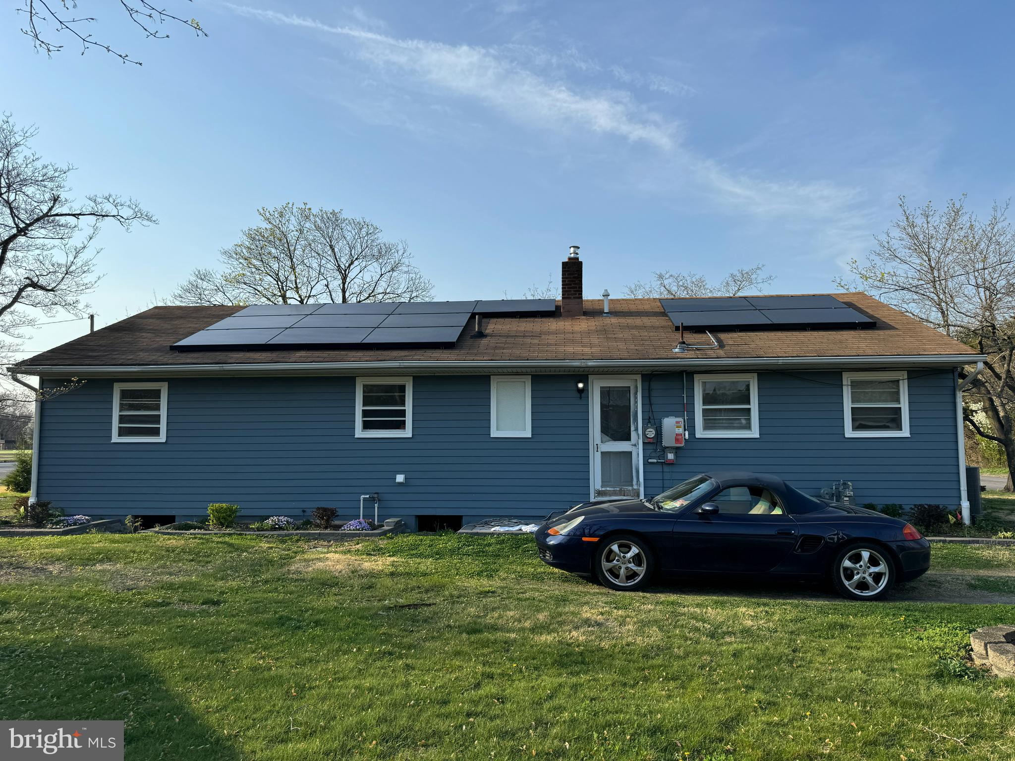 2006 A Avenue Atco, NJ 08004 - Photo 2 of 14 a front view of a house with garden