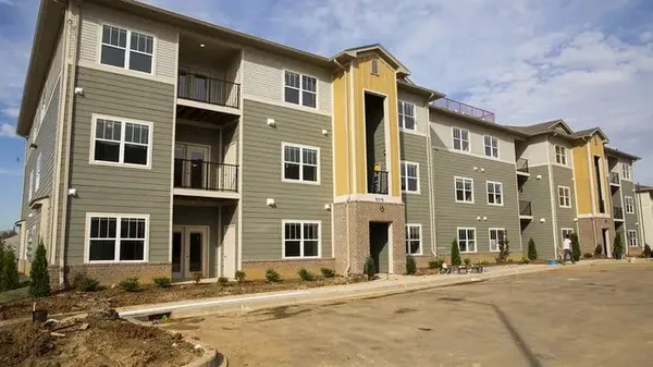 $1,197 | 6015 Bristol Bluffs Circle, Louisville, KY 40299