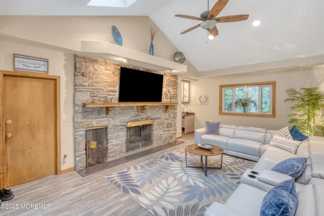 $1,250,000 | 12 Crest Drive, Colts Neck, NJ 07722