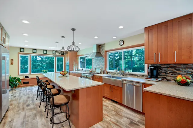 $1,250,000 | 12 Crest Drive, Colts Neck, NJ 07722