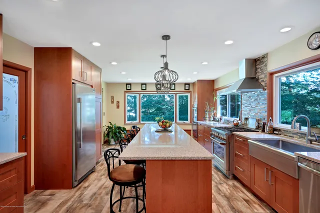 $1,250,000 | 12 Crest Drive, Colts Neck, NJ 07722