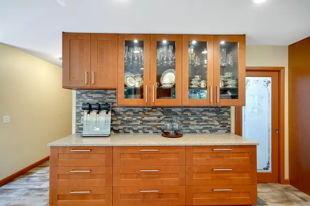 $1,250,000 | 12 Crest Drive, Colts Neck, NJ 07722