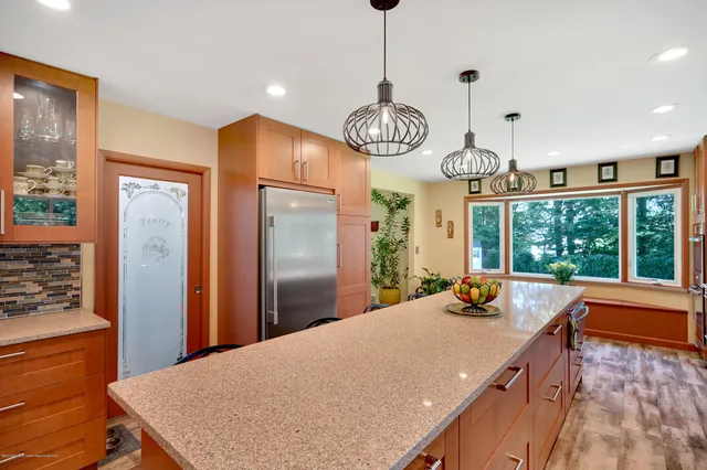 $1,250,000 | 12 Crest Drive, Colts Neck, NJ 07722