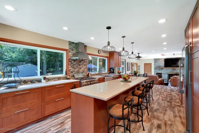 $1,250,000 | 12 Crest Drive, Colts Neck, NJ 07722