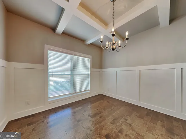 en empty room with windows and ceiling fan