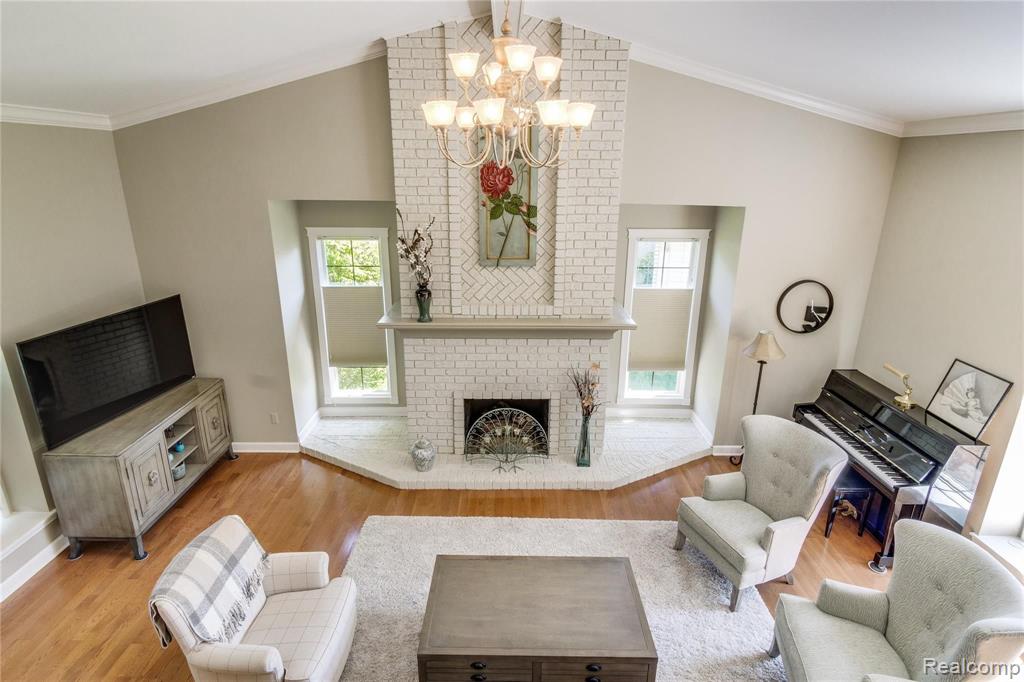 571 Augusta Drive Rochester Hills, MI 48309 - Photo 5 of 42