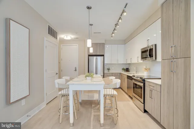 $370,000 | 145 Riverhaven Drive, Unit 352, Oxon Hill, MD 20745