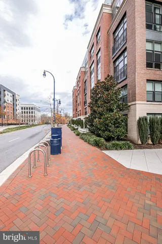 $370,000 | 145 Riverhaven Drive, Unit 352, Oxon Hill, MD 20745